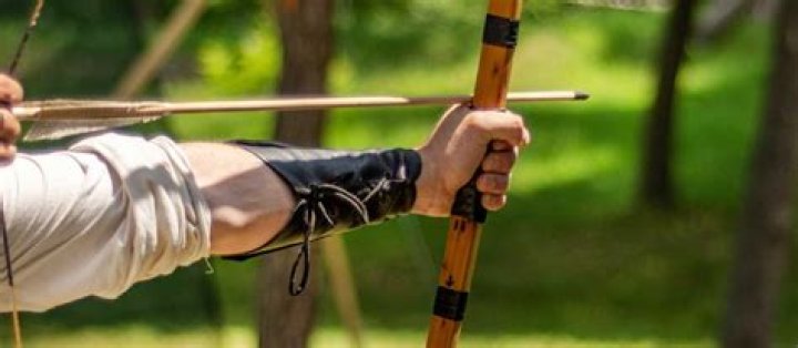 Whos the avenger with the bow and arrow?